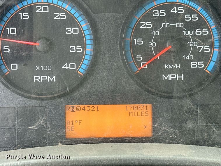 image for item EB2689 2011 International 7400 bucket truck