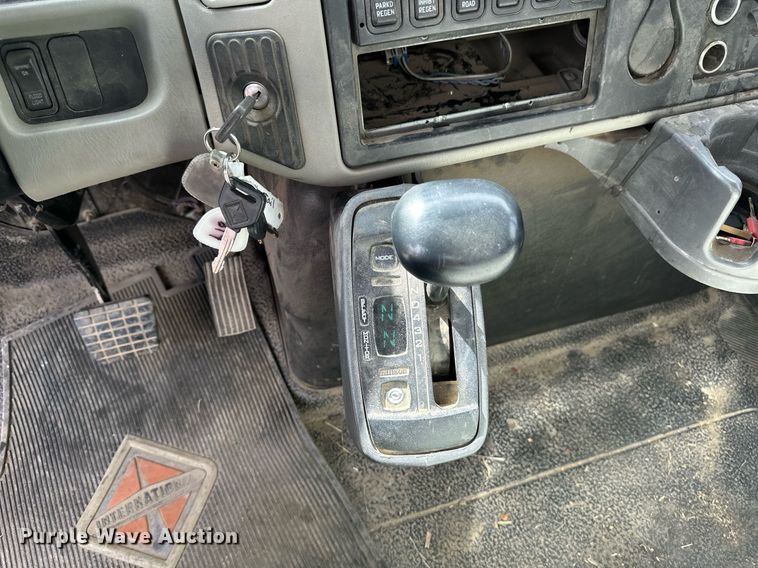 image for item EB2689 2011 International 7400 bucket truck