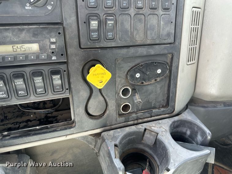 image for item EB2689 2011 International 7400 bucket truck