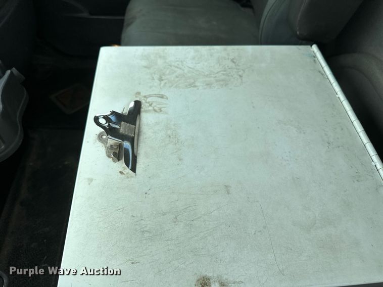 image for item EB2689 2011 International 7400 bucket truck