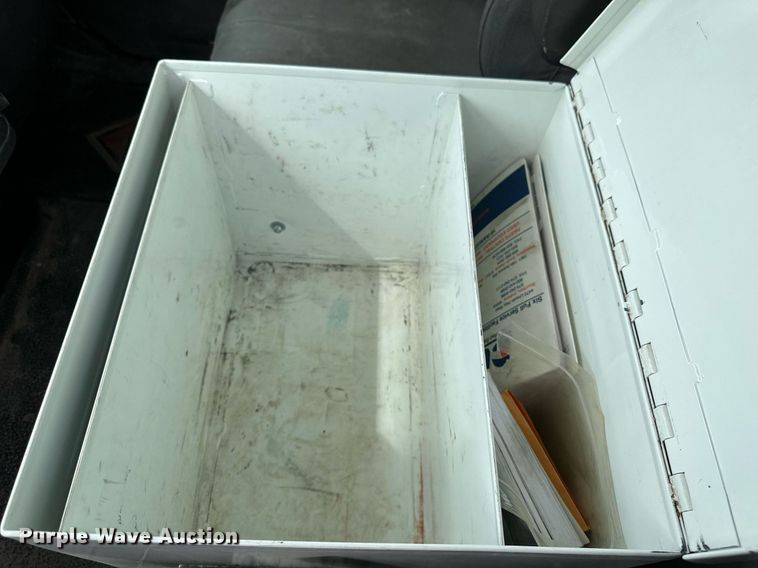 image for item EB2689 2011 International 7400 bucket truck