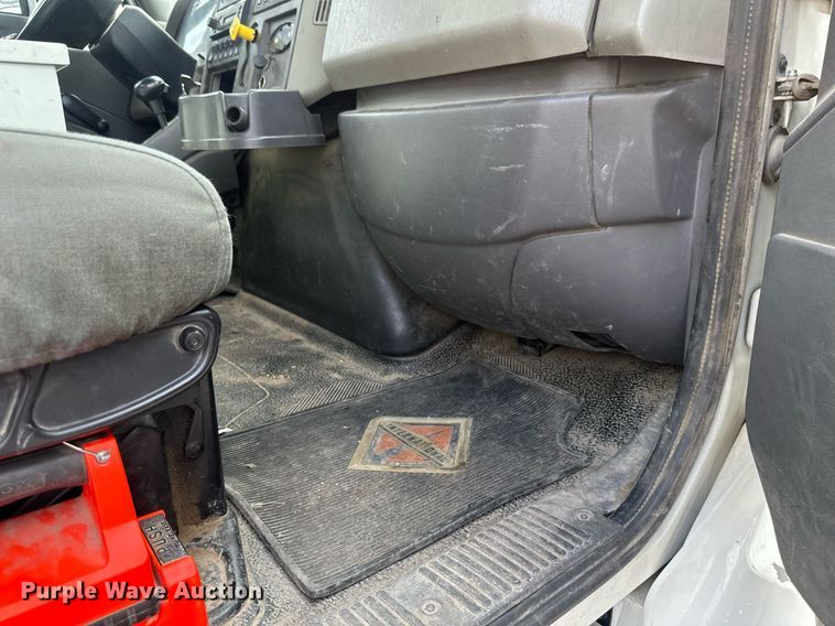 image for item EB2689 2011 International 7400 bucket truck