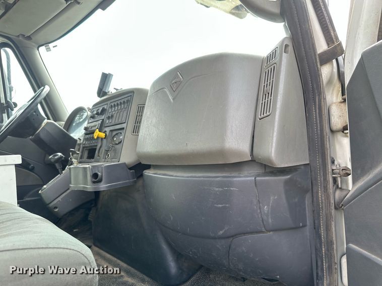 image for item EB2689 2011 International 7400 bucket truck