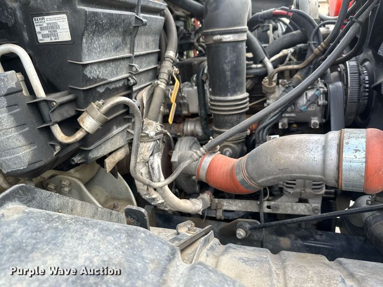 image for item EB2689 2011 International 7400 bucket truck