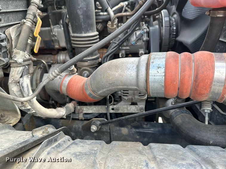 image for item EB2689 2011 International 7400 bucket truck