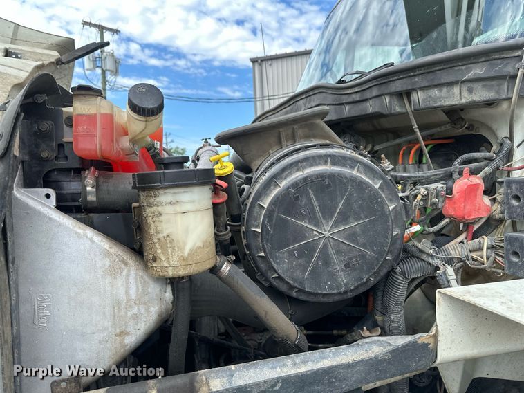 image for item EB2689 2011 International 7400 bucket truck