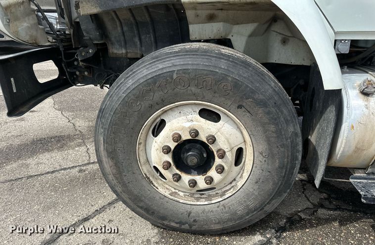 image for item EB2689 2011 International 7400 bucket truck