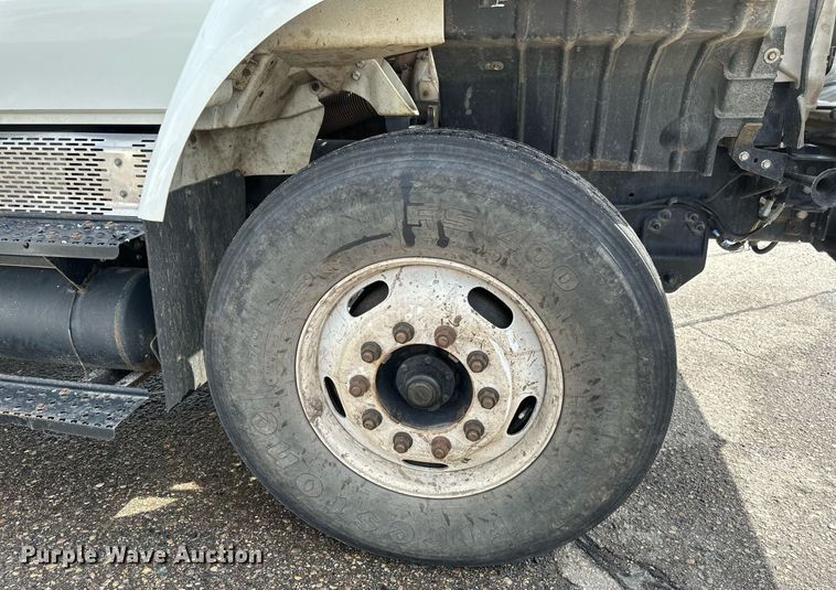 image for item EB2689 2011 International 7400 bucket truck