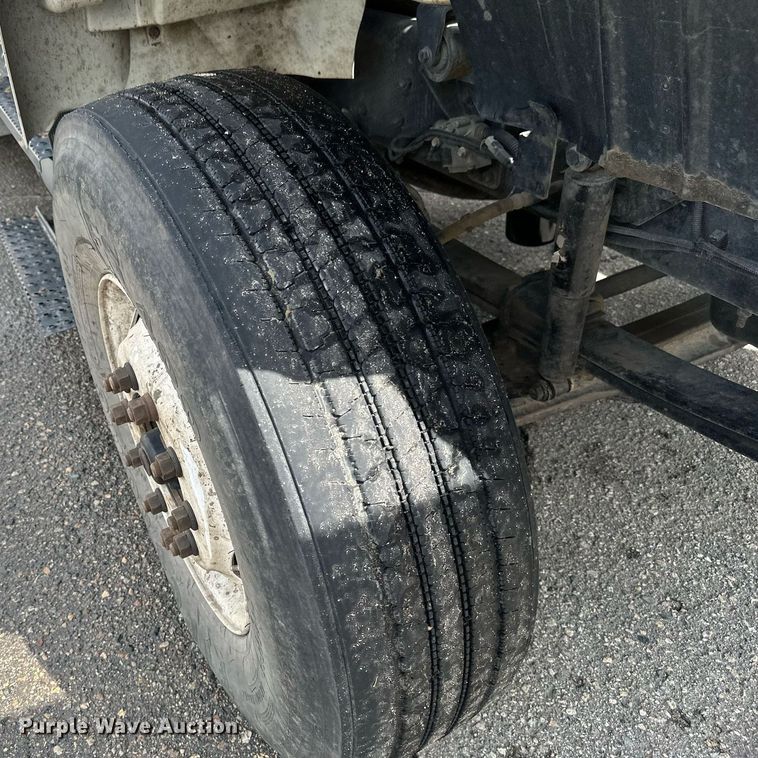 image for item EB2689 2011 International 7400 bucket truck