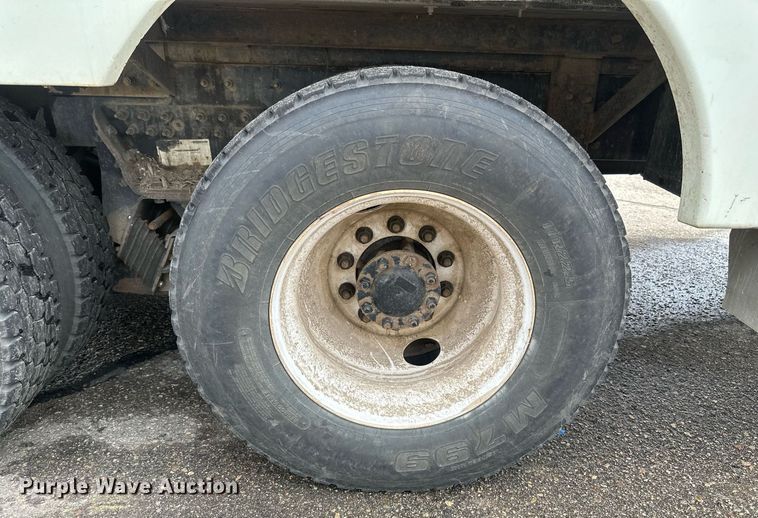 image for item EB2689 2011 International 7400 bucket truck