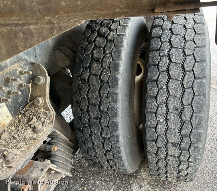 image for item EB2689 2011 International 7400 bucket truck