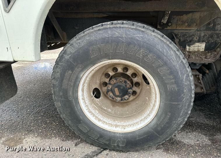 image for item EB2689 2011 International 7400 bucket truck