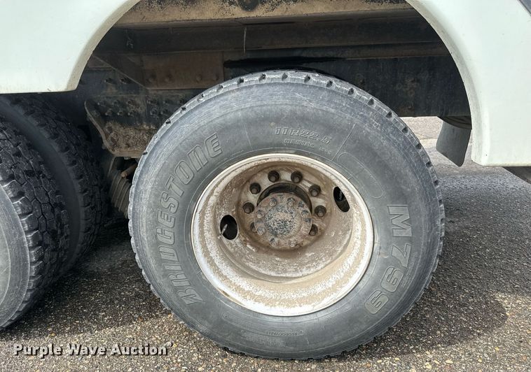 image for item EB2689 2011 International 7400 bucket truck