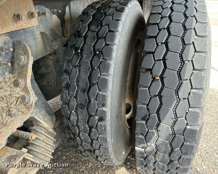 image for item EB2689 2011 International 7400 bucket truck