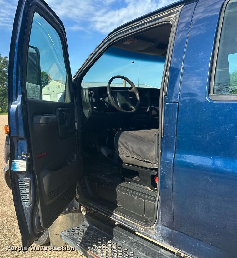 image for item EB2691 2004 Chevrolet C4500 Crew Cab dump truck