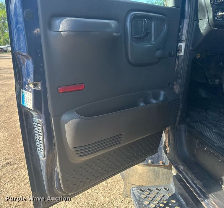 image for item EB2691 2004 Chevrolet C4500 Crew Cab dump truck