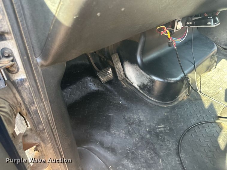 image for item EB2691 2004 Chevrolet C4500 Crew Cab dump truck