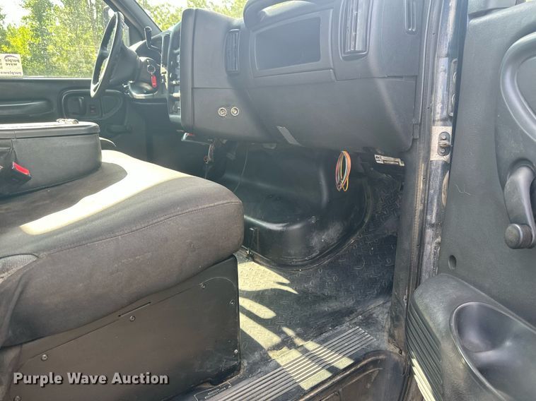 image for item EB2691 2004 Chevrolet C4500 Crew Cab dump truck