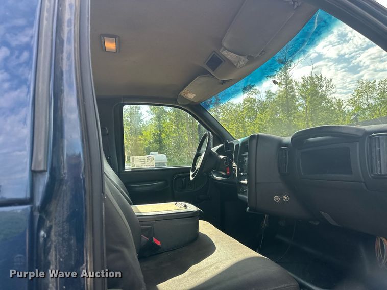 image for item EB2691 2004 Chevrolet C4500 Crew Cab dump truck