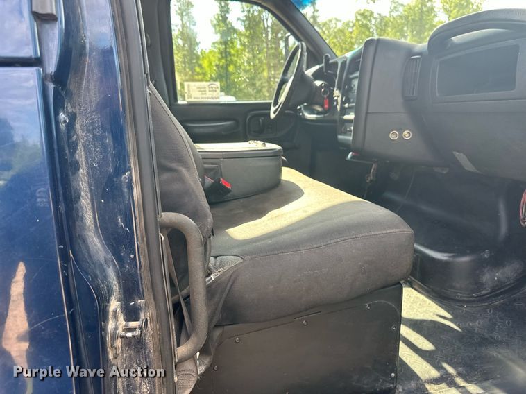 image for item EB2691 2004 Chevrolet C4500 Crew Cab dump truck