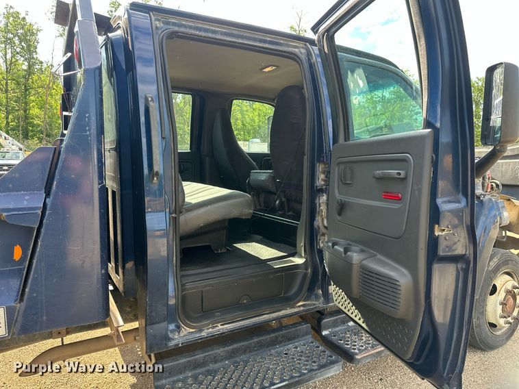 image for item EB2691 2004 Chevrolet C4500 Crew Cab dump truck