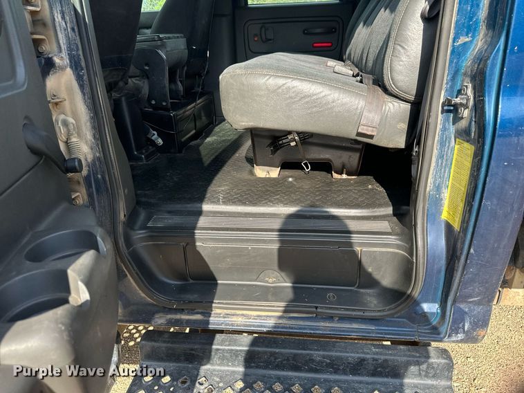 image for item EB2691 2004 Chevrolet C4500 Crew Cab dump truck