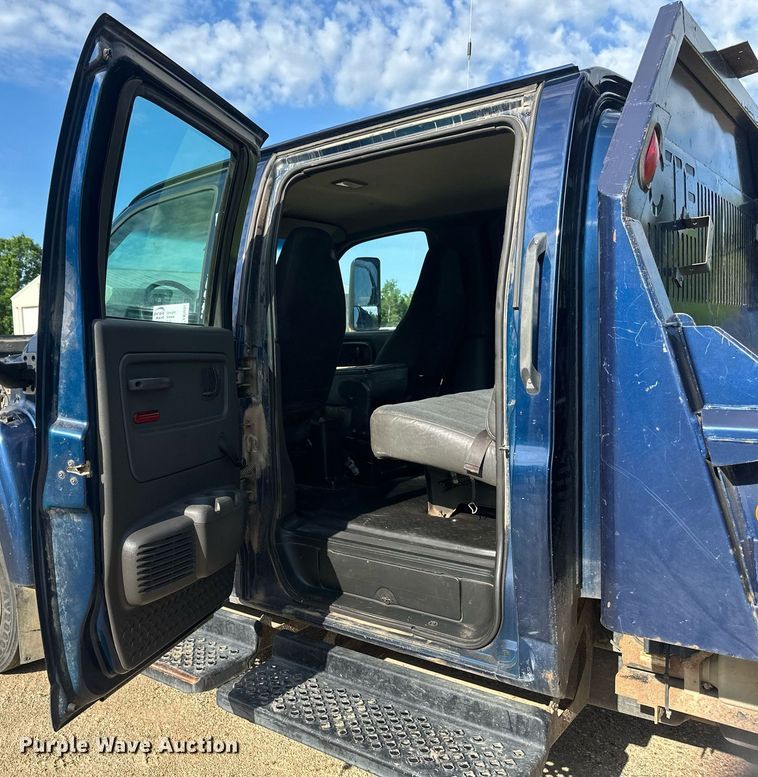 image for item EB2691 2004 Chevrolet C4500 Crew Cab dump truck
