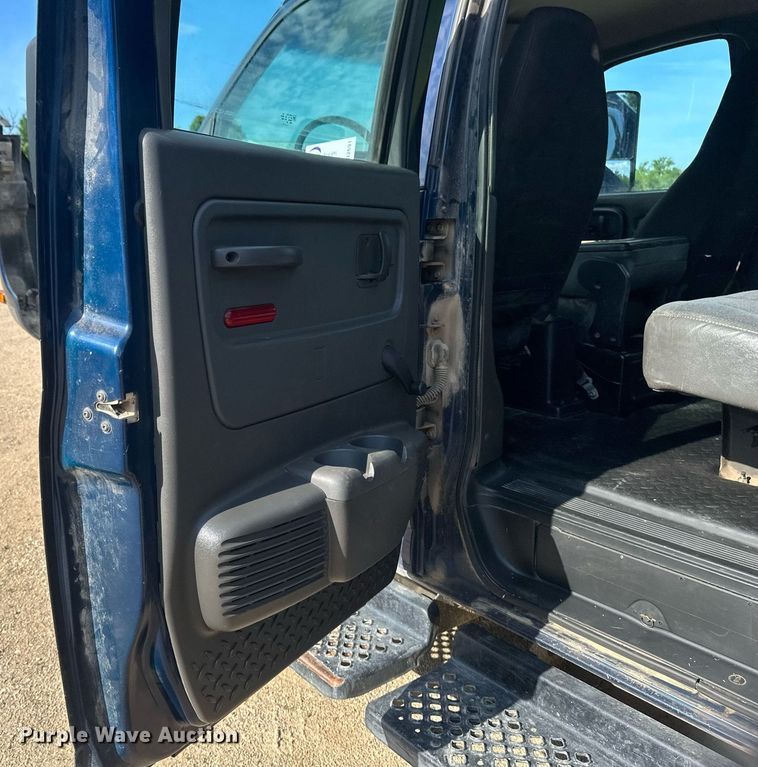 image for item EB2691 2004 Chevrolet C4500 Crew Cab dump truck