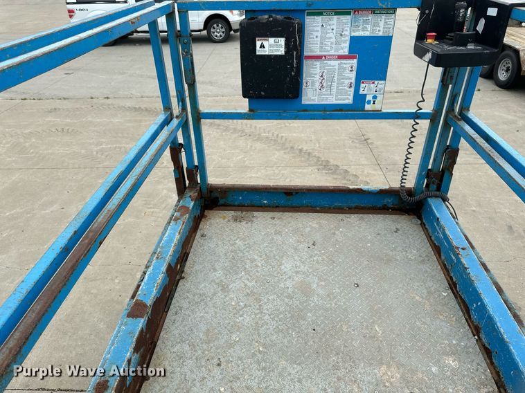 image for item EB2717 2006 Genie GS-2668 scissor lift
