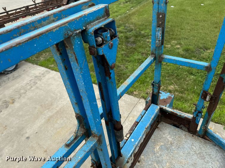 image for item EB2717 2006 Genie GS-2668 scissor lift