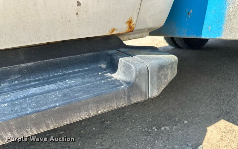 image for item EB2723 2011 Ford F550 Super Duty flatbed truck