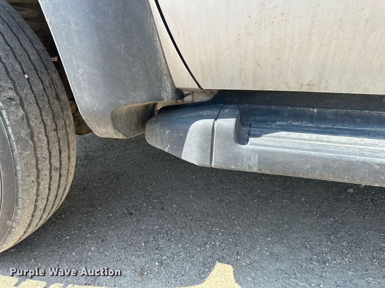 image for item EB2723 2011 Ford F550 Super Duty flatbed truck