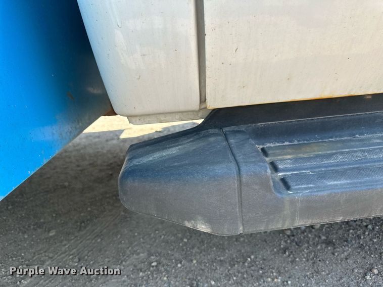 image for item EB2723 2011 Ford F550 Super Duty flatbed truck