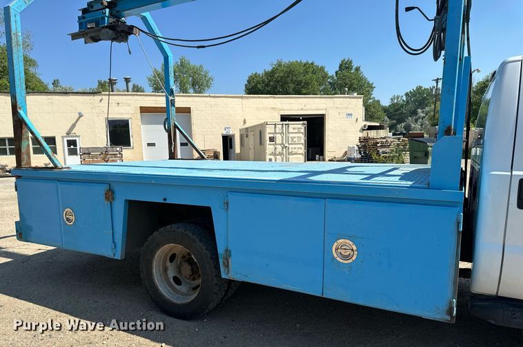 image for item EB2723 2011 Ford F550 Super Duty flatbed truck