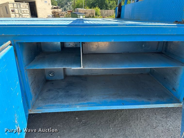 image for item EB2723 2011 Ford F550 Super Duty flatbed truck