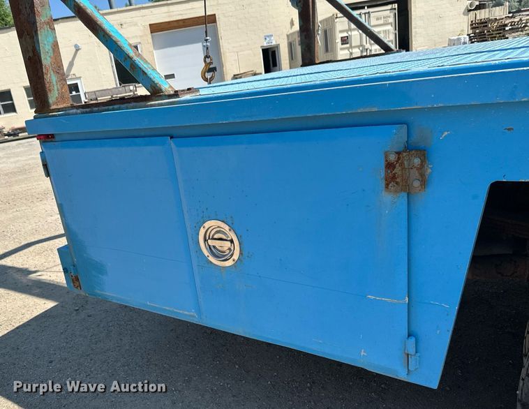 image for item EB2723 2011 Ford F550 Super Duty flatbed truck