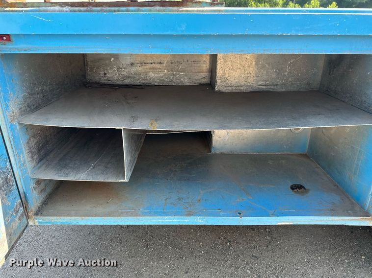 image for item EB2723 2011 Ford F550 Super Duty flatbed truck