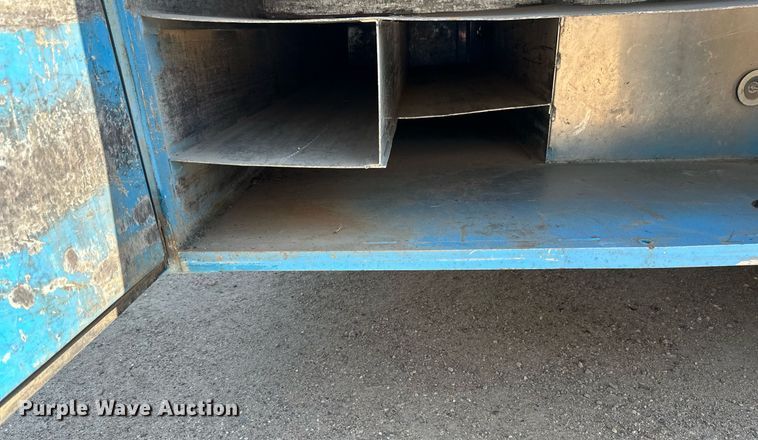 image for item EB2723 2011 Ford F550 Super Duty flatbed truck