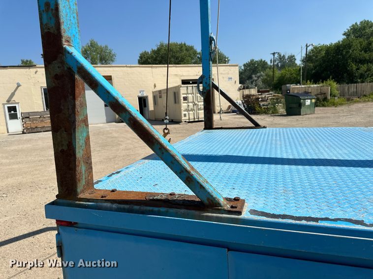 image for item EB2723 2011 Ford F550 Super Duty flatbed truck