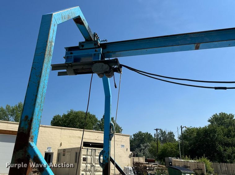 image for item EB2723 2011 Ford F550 Super Duty flatbed truck