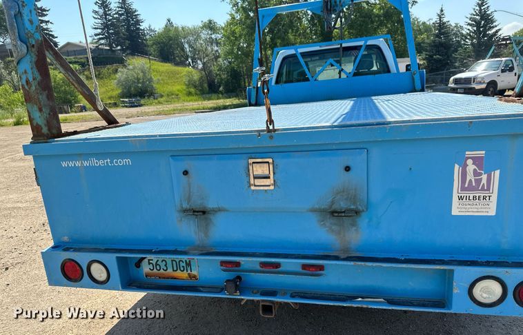 image for item EB2723 2011 Ford F550 Super Duty flatbed truck