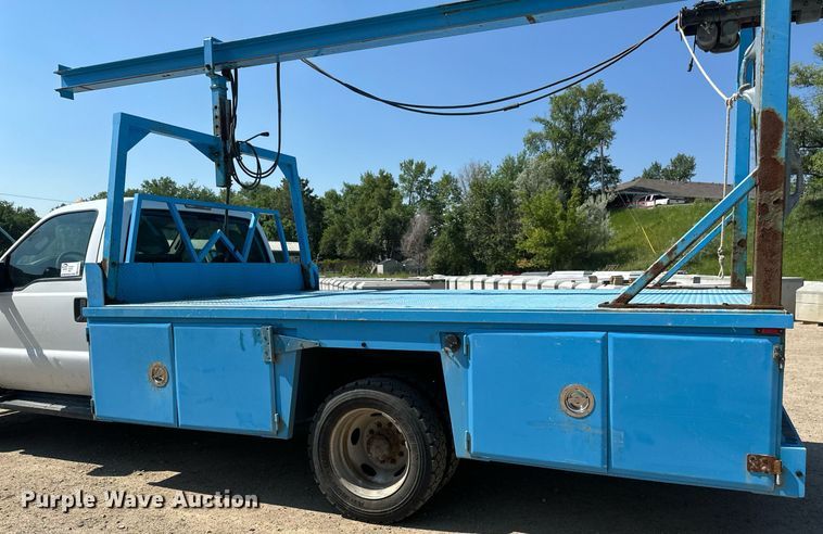 image for item EB2723 2011 Ford F550 Super Duty flatbed truck