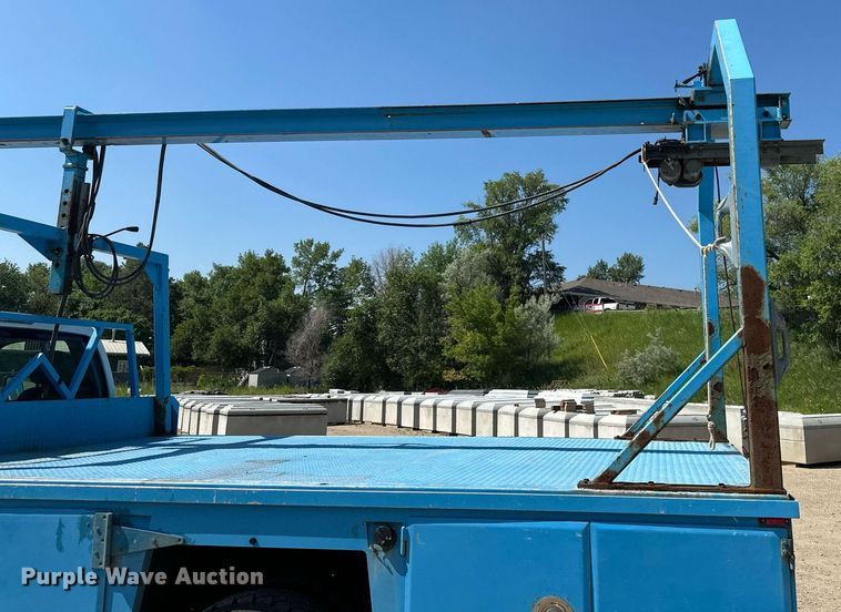 image for item EB2723 2011 Ford F550 Super Duty flatbed truck