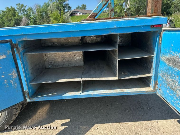 image for item EB2723 2011 Ford F550 Super Duty flatbed truck