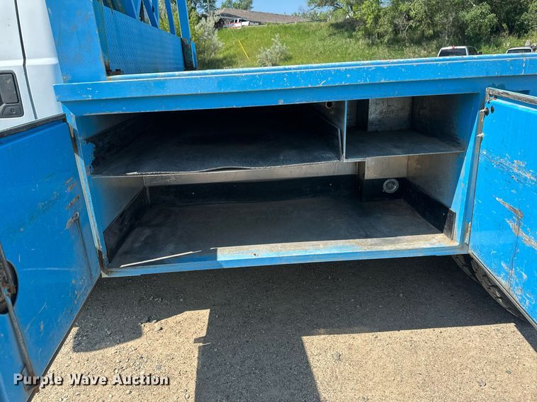 image for item EB2723 2011 Ford F550 Super Duty flatbed truck