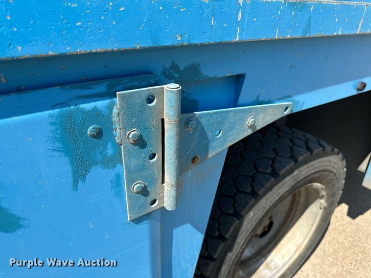 image for item EB2723 2011 Ford F550 Super Duty flatbed truck