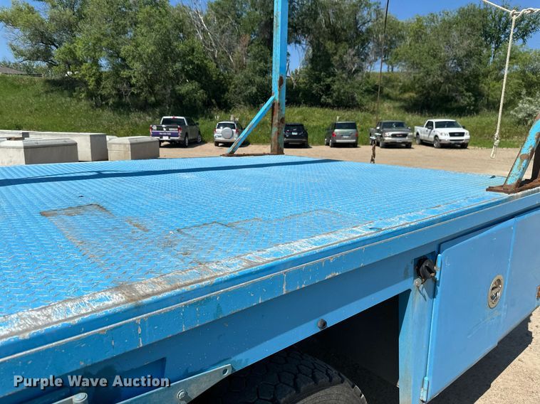 image for item EB2723 2011 Ford F550 Super Duty flatbed truck