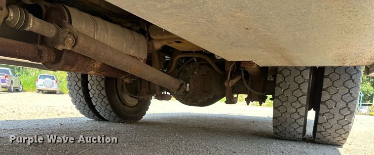 image for item EB2723 2011 Ford F550 Super Duty flatbed truck