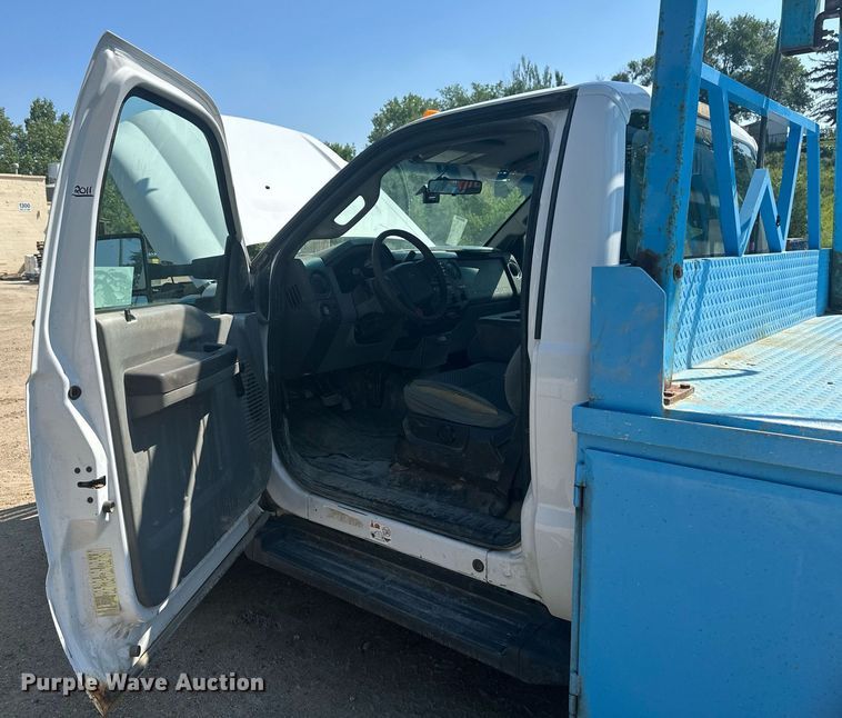 image for item EB2723 2011 Ford F550 Super Duty flatbed truck