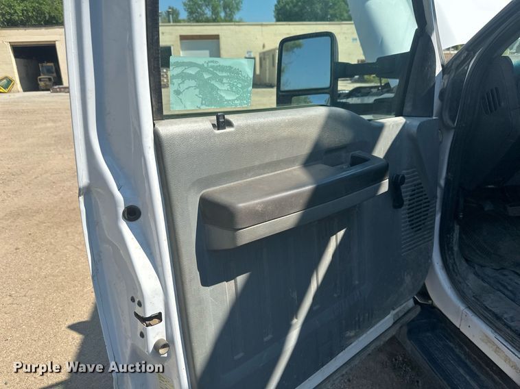 image for item EB2723 2011 Ford F550 Super Duty flatbed truck